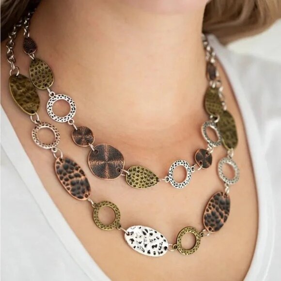 NWT Trippin on Texture multi necklace with earring set - Picture 1 of 3